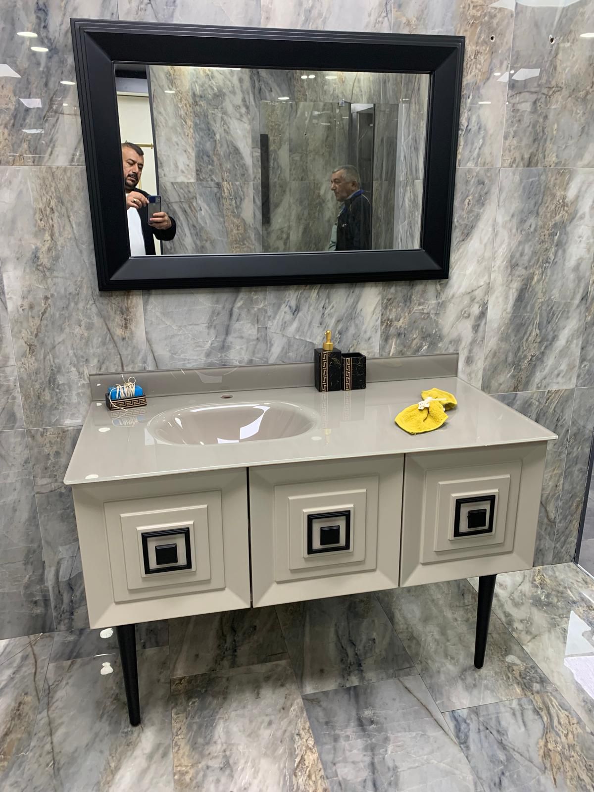 Bej Renk Banyo Dolabı