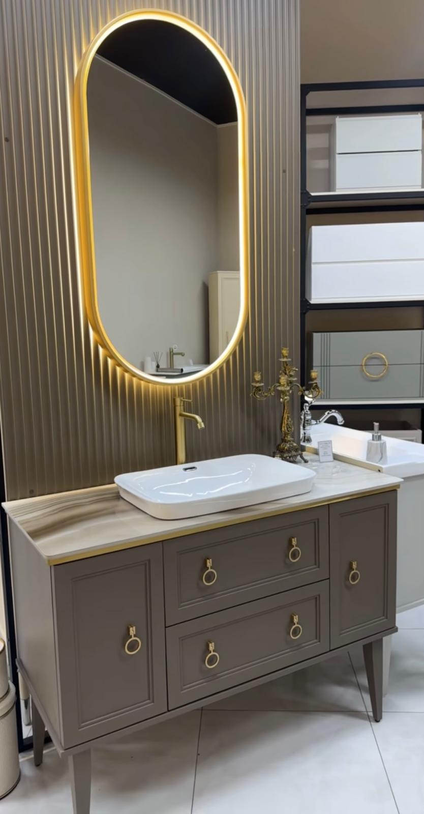 Krem ve Altın Tonlarında Lüks Banyo