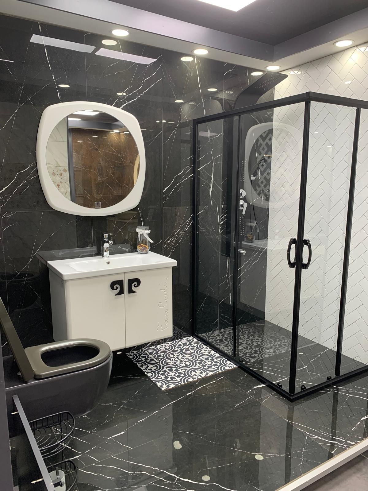 Ahşap Çerçeveli Büyük Ayna Banyo