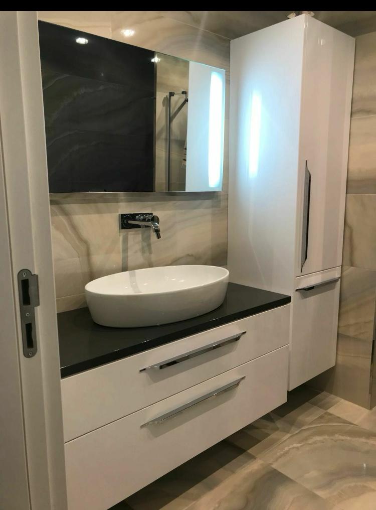 Ahşap Çerçeveli Büyük Ayna Banyo