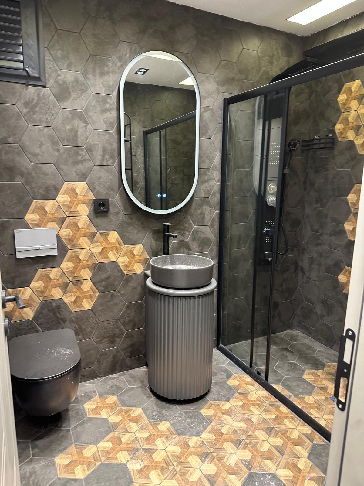 Ahşap Çerçeveli Büyük Ayna Banyo