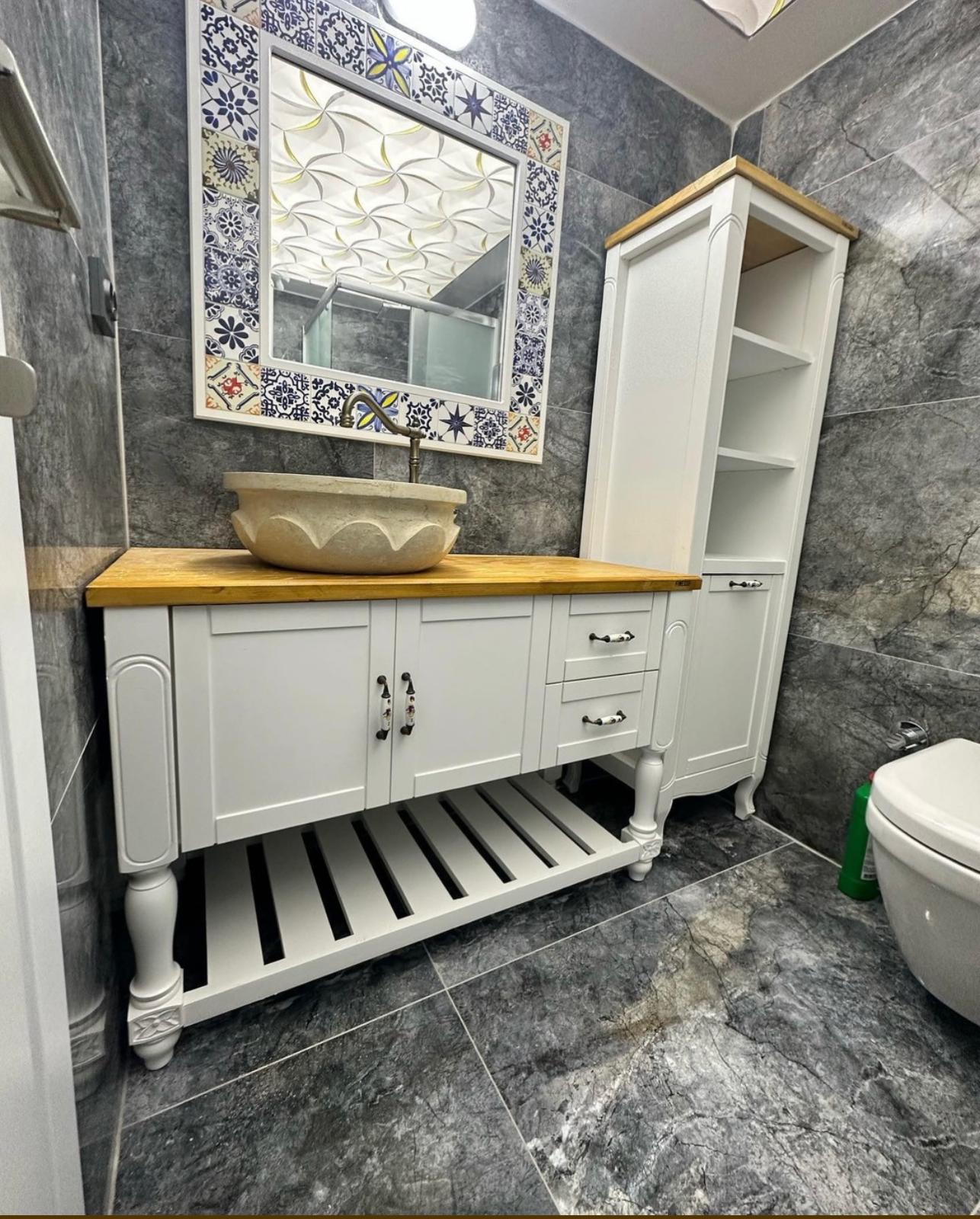 Ahşap Çerçeveli Büyük Ayna Banyo