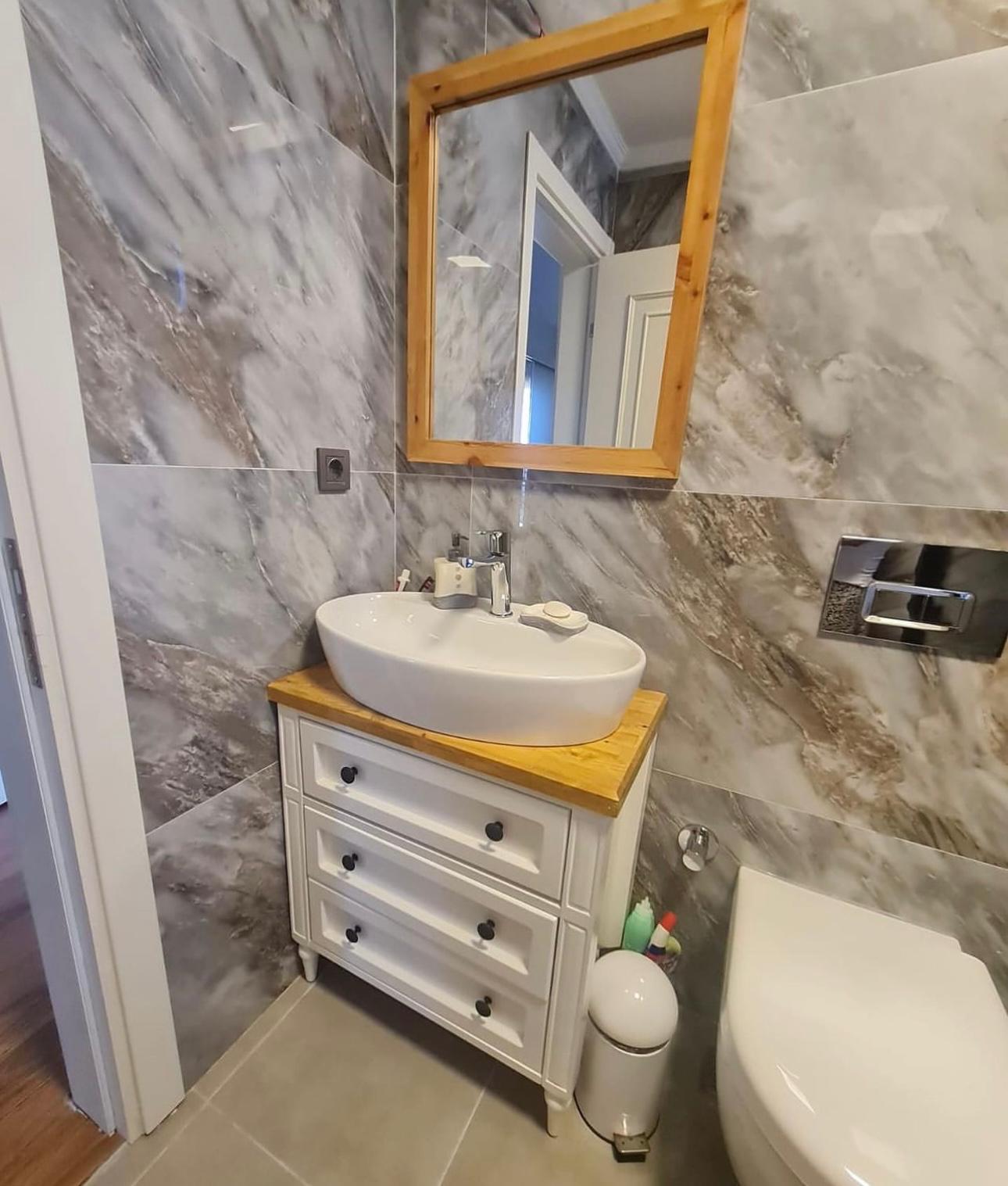 Ahşap Çerçeveli Büyük Ayna Banyo