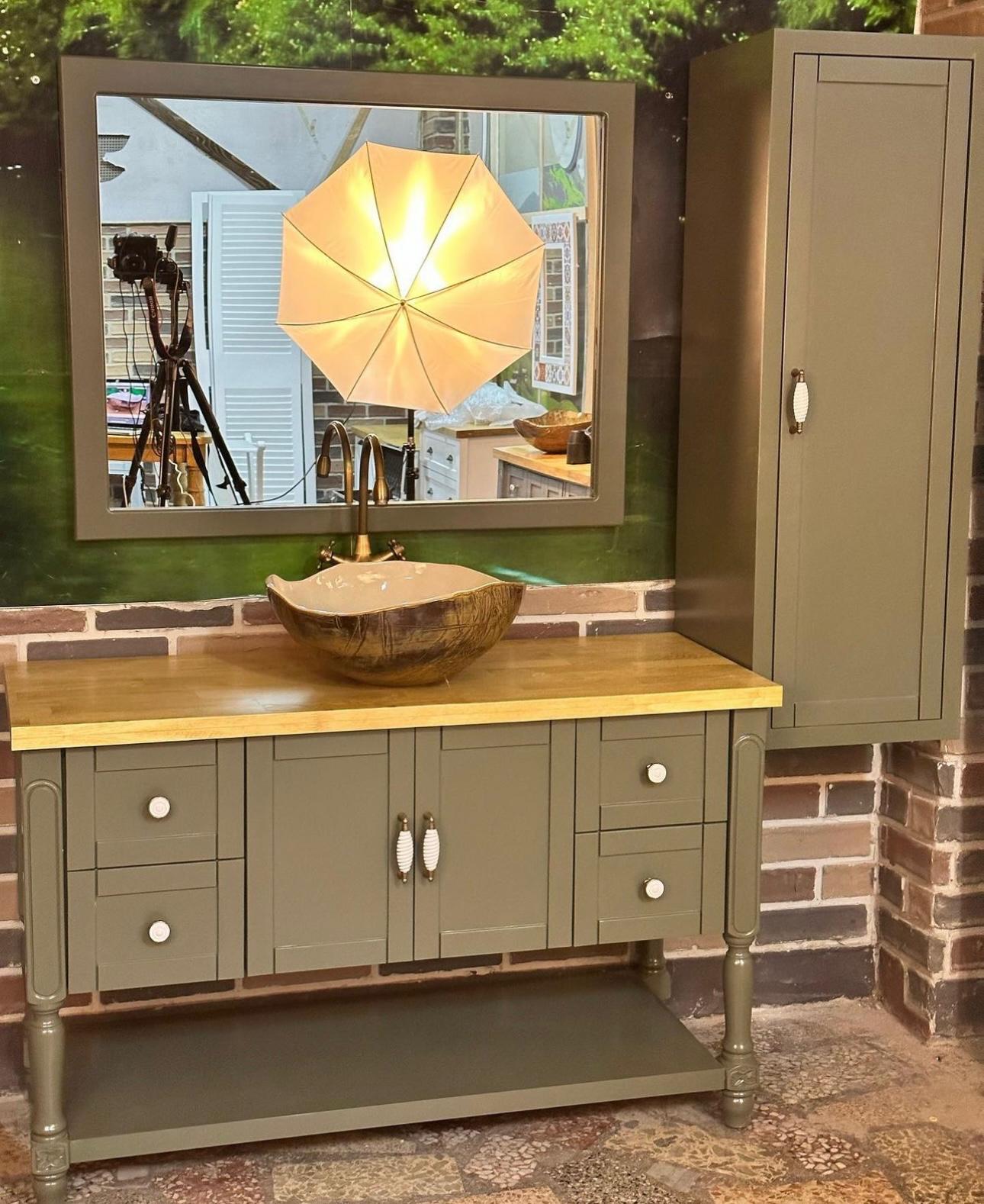 Ahşap Çerçeveli Büyük Ayna Banyo