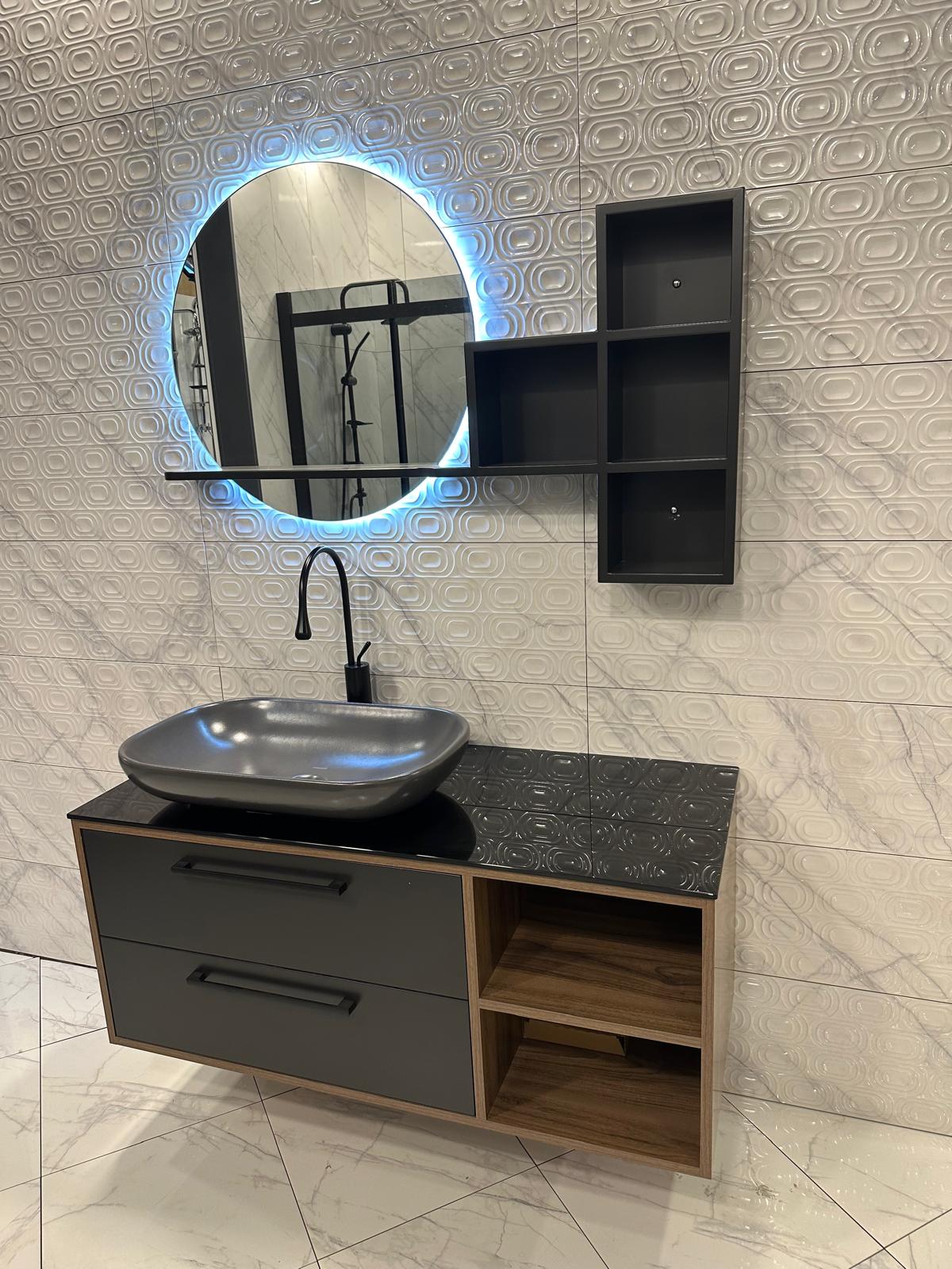 Ahşap Çerçeveli Büyük Ayna Banyo