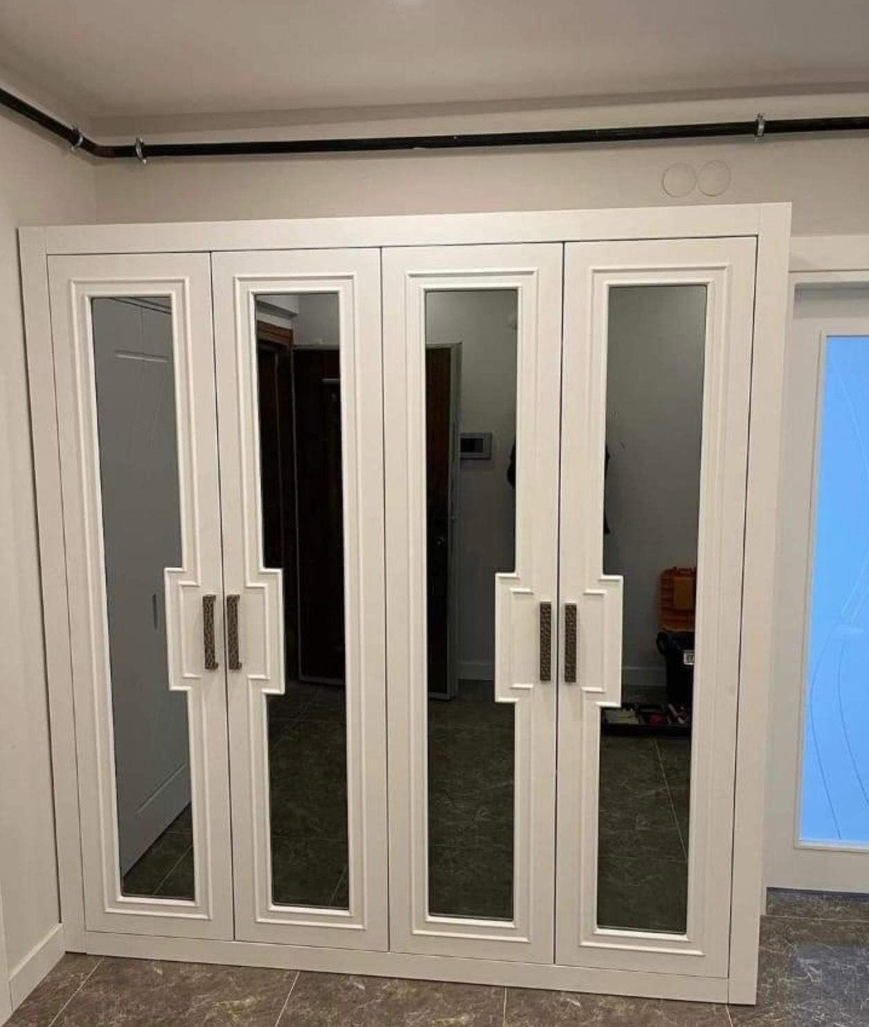 Beyaz Dört Kapaklı Aynalı Klasik Dolap