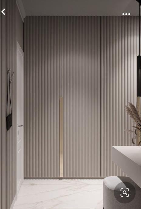 Aynalı Duvar Detaylı Beyaz Gardırop