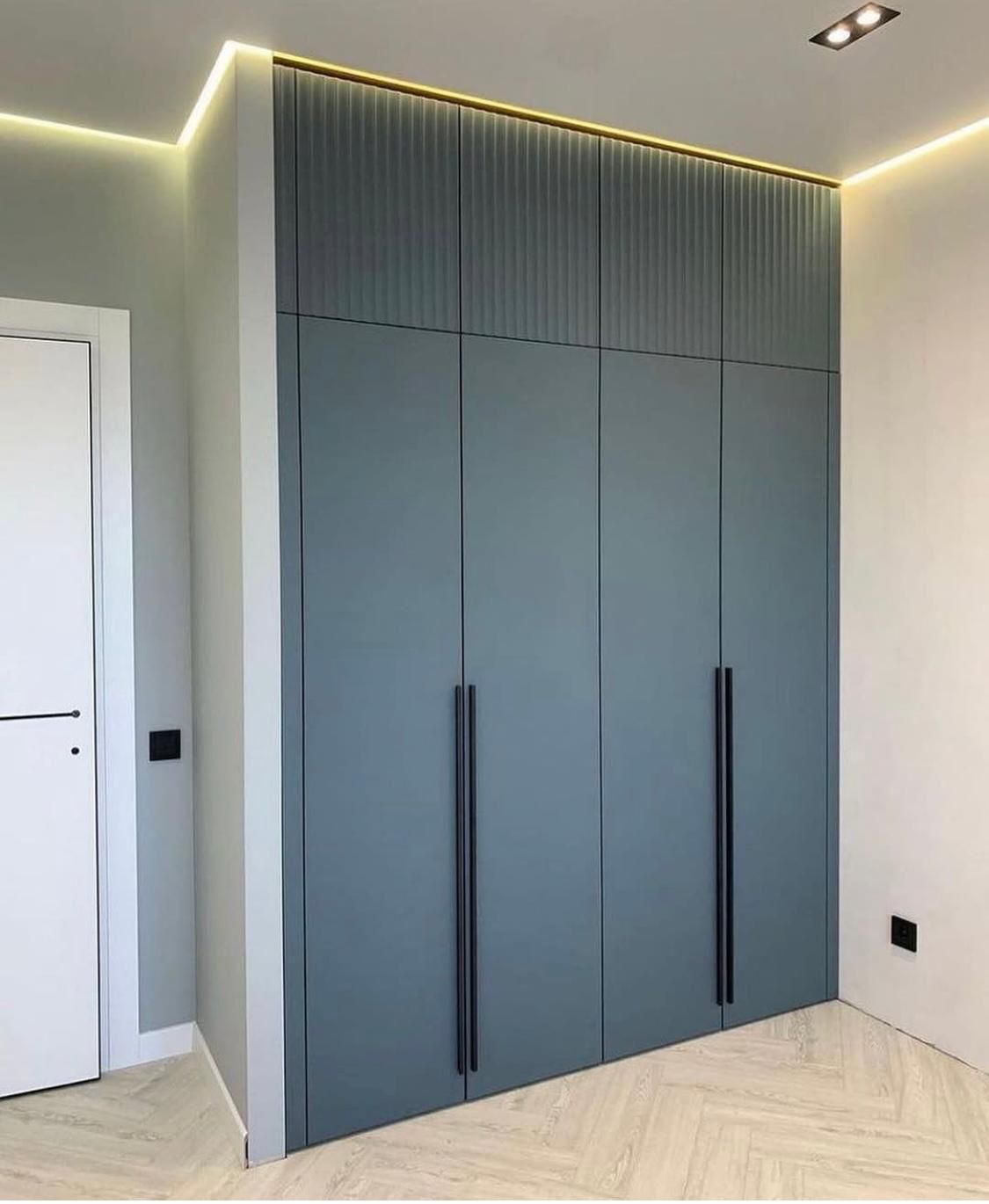 Modern Mavi/Gri Tekstür Detaylı Dolap