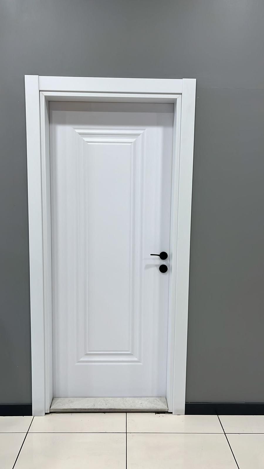 Modern Beyaz Kapı Siyah Kol
