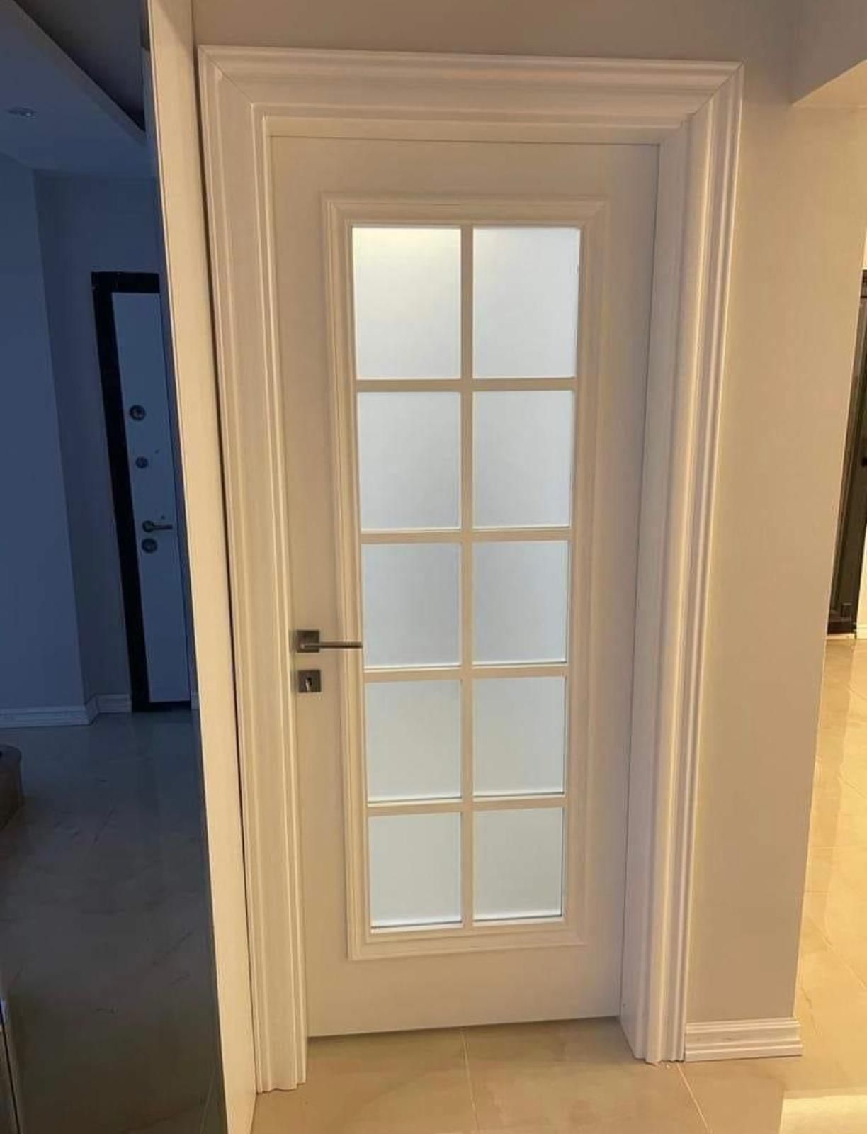 Camlı Bölmeli Kapı