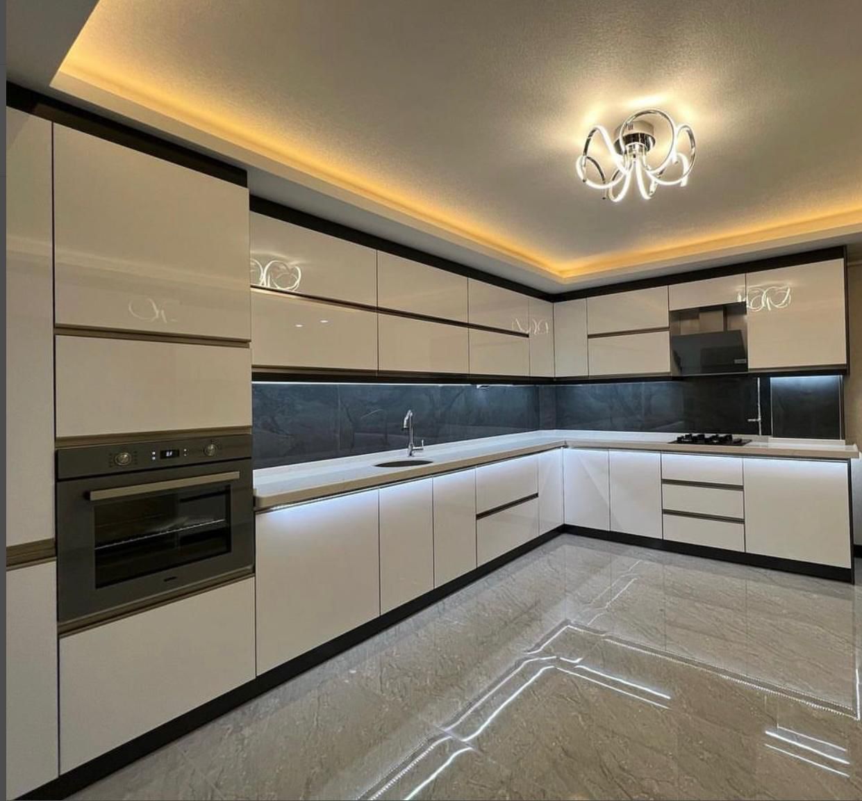 Ahşap Desenli Modern Mutfak