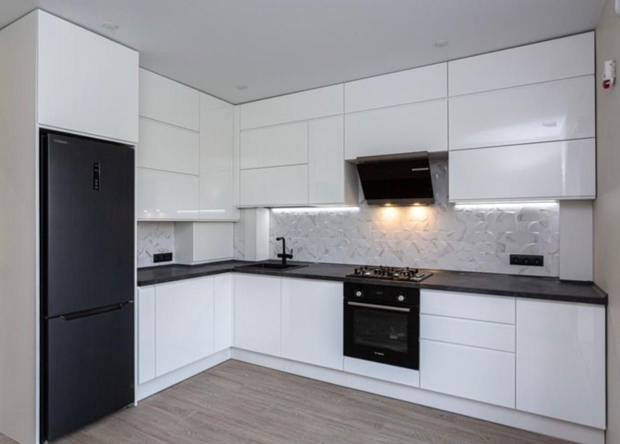 Ahşap ve Gri Modern Mutfak