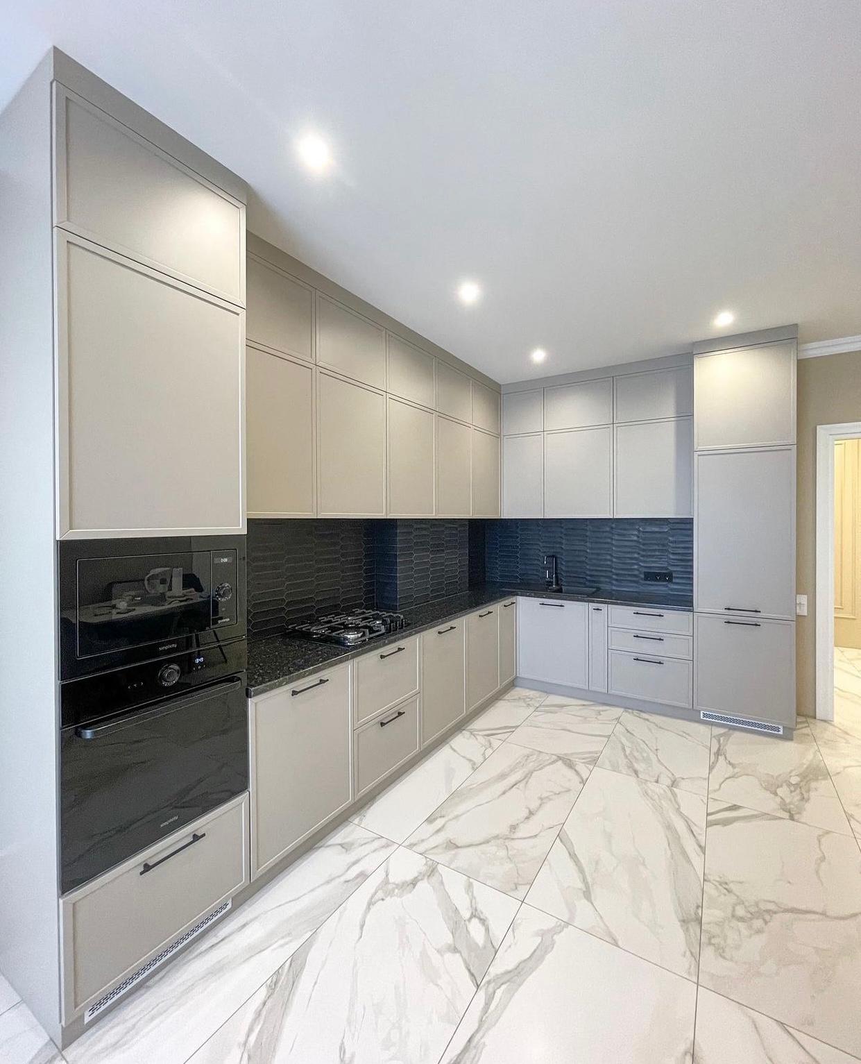 Ahşap ve Gri Modern Mutfak