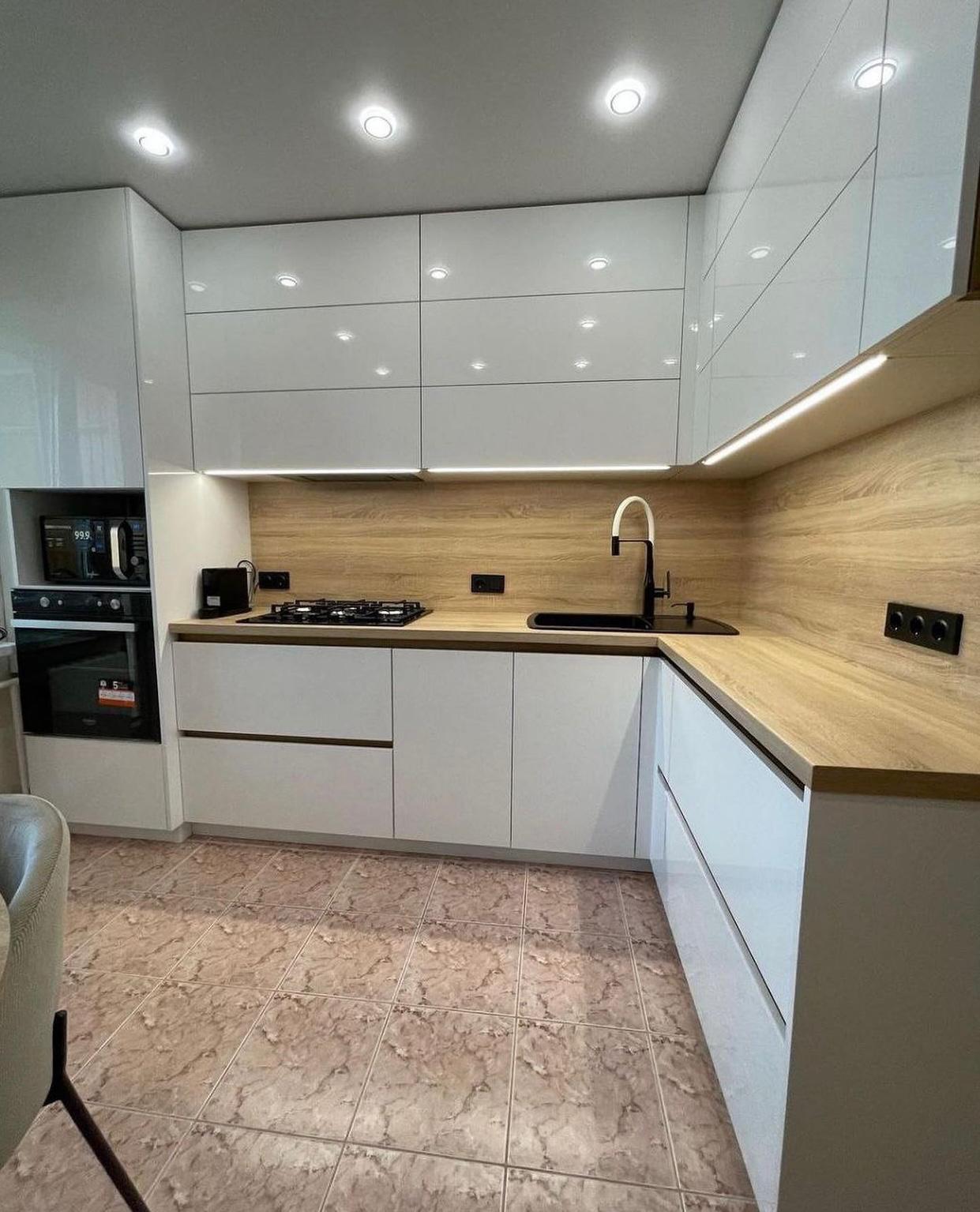 Ahşap ve Gri Modern Mutfak